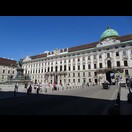 Der Amalienhof mit dem Denkmal für Kaiser Franz I.